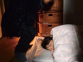 夜這い・・・寝ている人妻にエッチないたずらをして発情させたら性処理してもらえるのか！？4時間 サンプル動画サムネイル